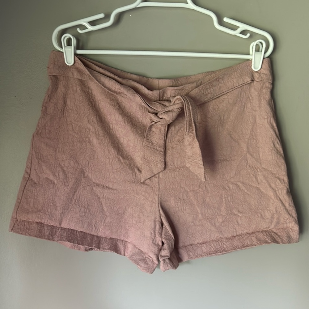 JULES & LEOPOLD Women’s Pink Stretch High Waist Belted Shorts